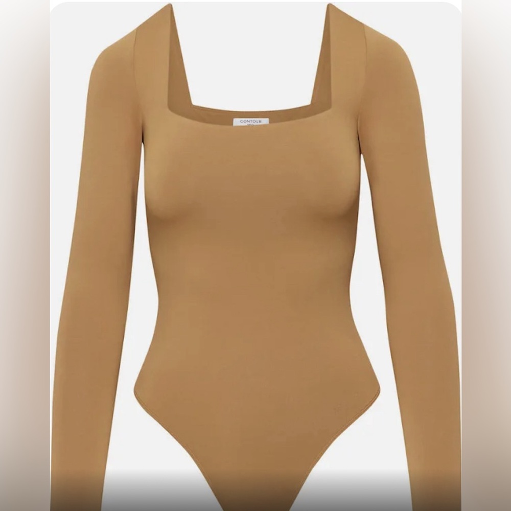 NWT Aritzia Babaton Contour Bodysuit in Classic Tan